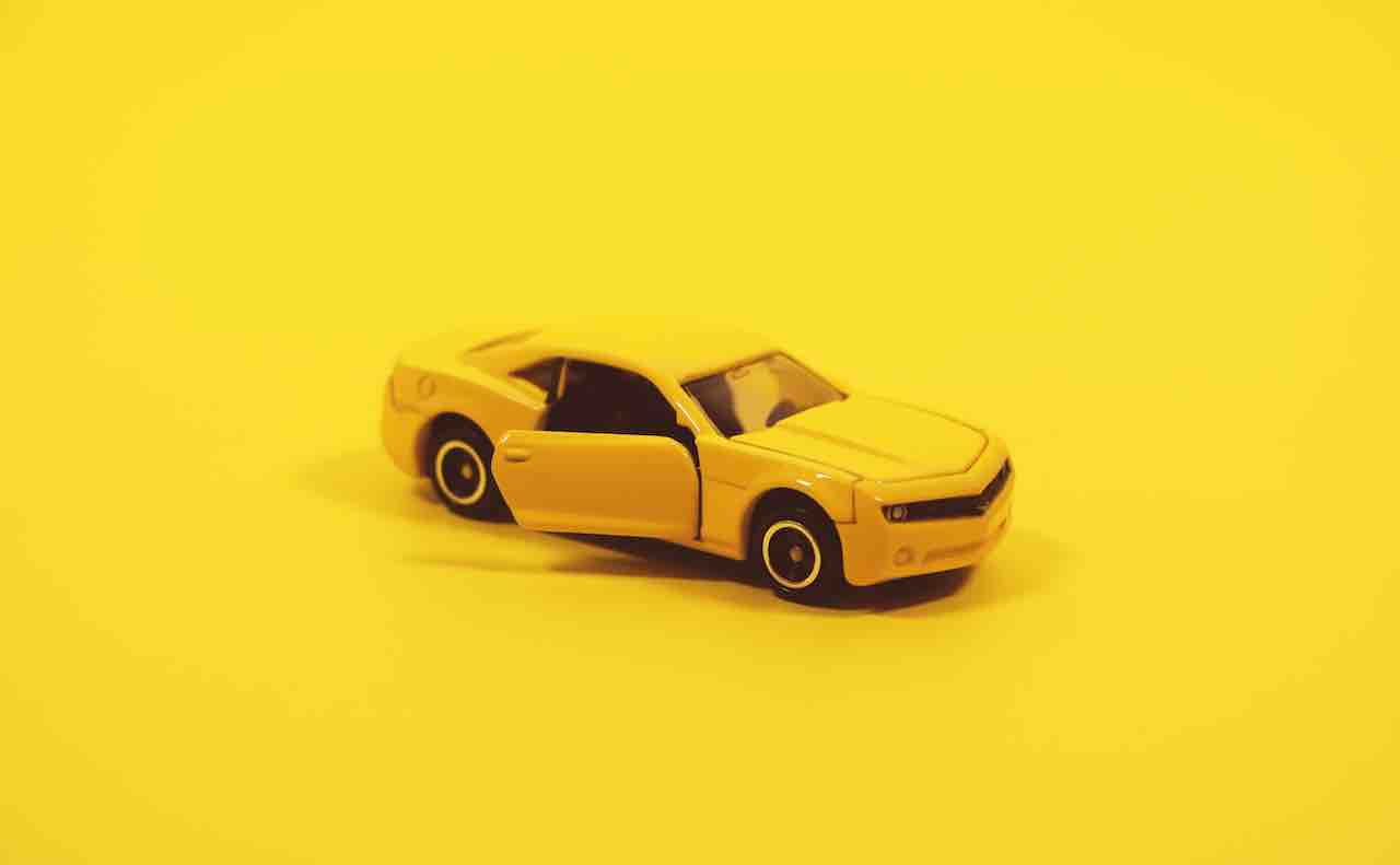 黄色の車